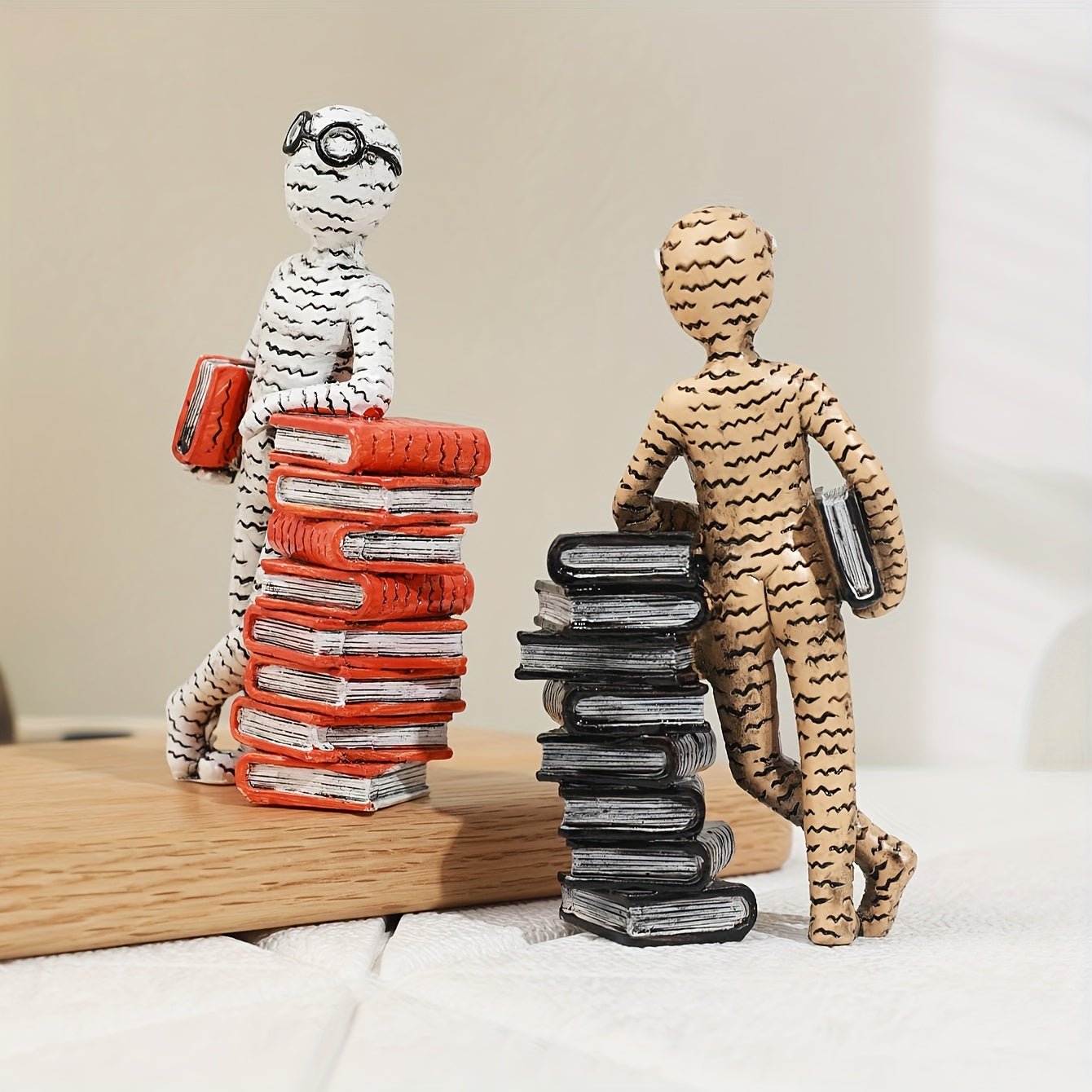 Suporte para Livros Abstracte Brillen - Estatueta de Resina para Biblioteca e Decoração de Sala de Estar