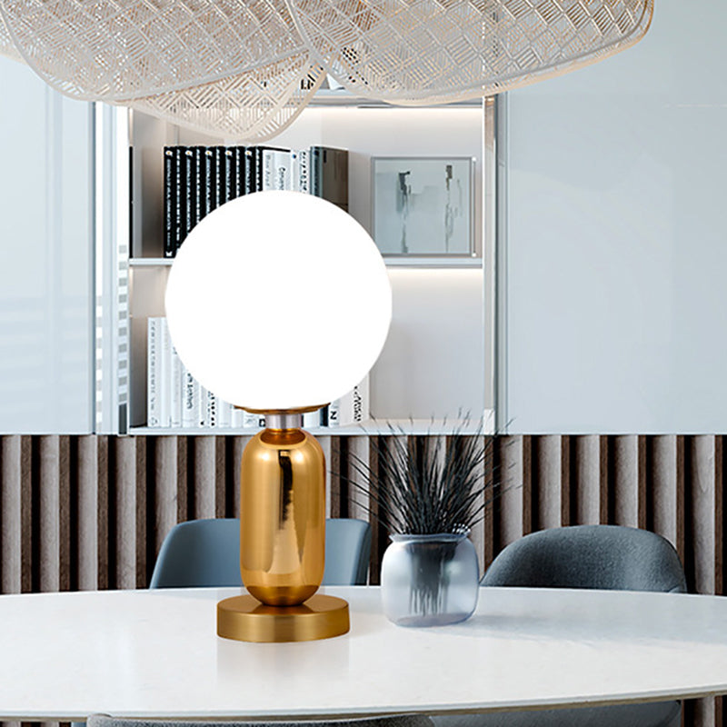 GloBelle - Lampada moderna a forma di sfera in vetro con base in metallo dorato