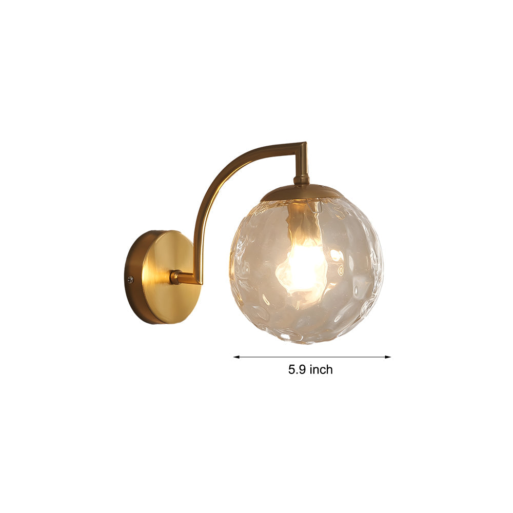 Lampada da parete con braccio curvo 1-Licht e paralume in vetro rigato a forma di sfera