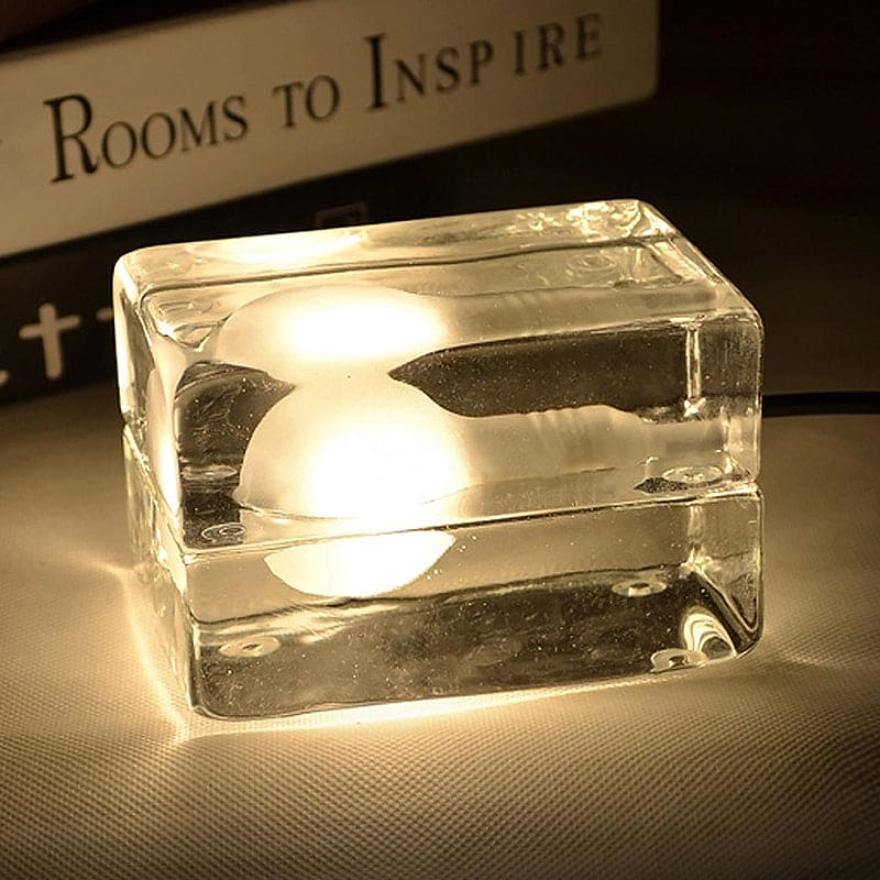 BrightCube - Aggiungi un tocco elegante e moderno con la lampada da tavolo BrightCube