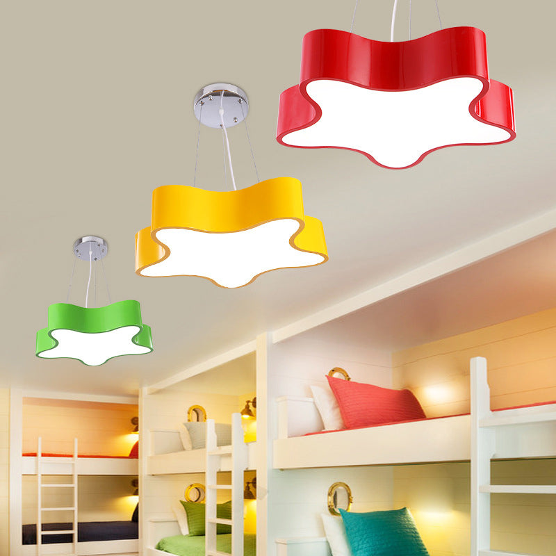Lampada LED per bambini sospesa con paralume in acrilico a forma di stella, finitura rosso/verde/giallo