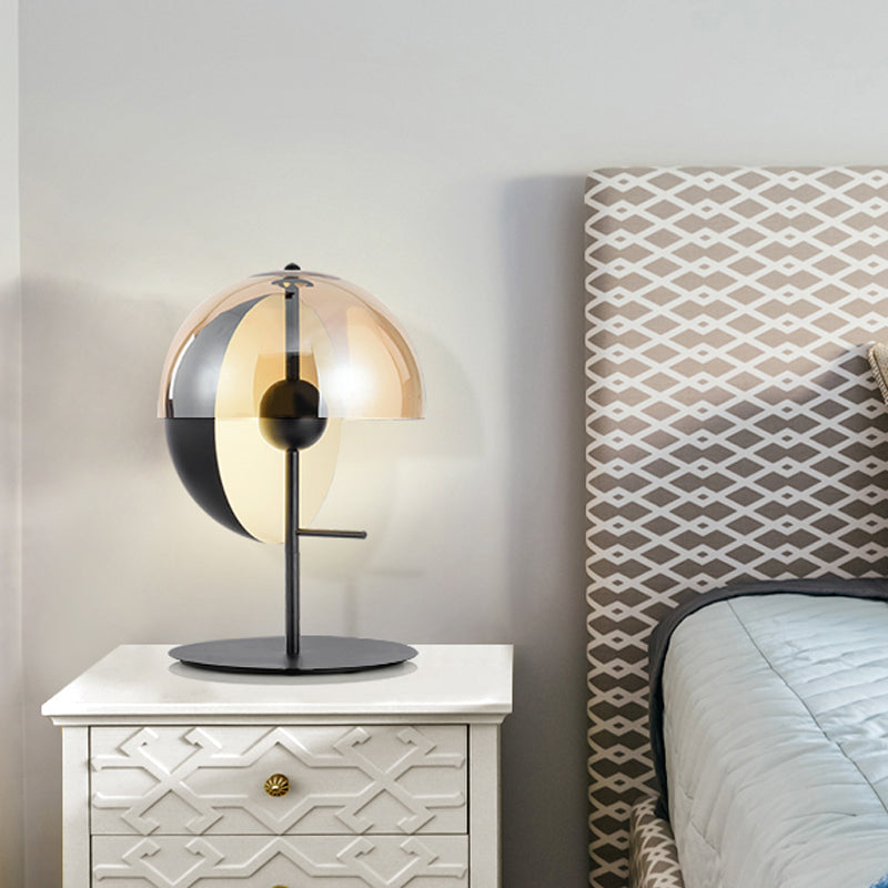 Globe Lampada da Comodino - Lampada da Tavolo Moderna Nera con Paralume in Vetro Ambra
