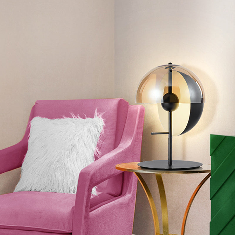 Globe Lampada da Comodino - Lampada da Tavolo Moderna Nera con Paralume in Vetro Ambra