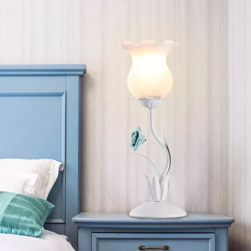 FloraLight - Illumina il tuo comodino con la lampada da tavolo FloraLight