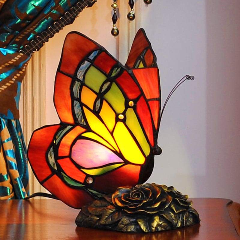 GardenGlow - Lampada da tavolo in resina con fiori vittoriani e farfalla