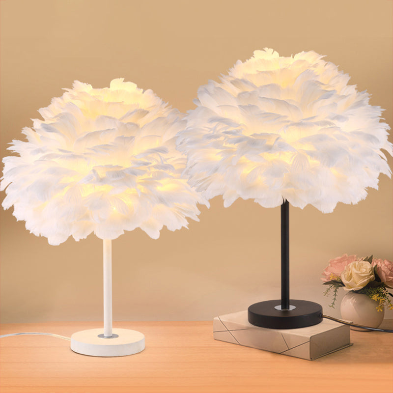 Lampada da tavolo a strati con fiori e piume - Lampada moderna per camera da letto per ragazze
