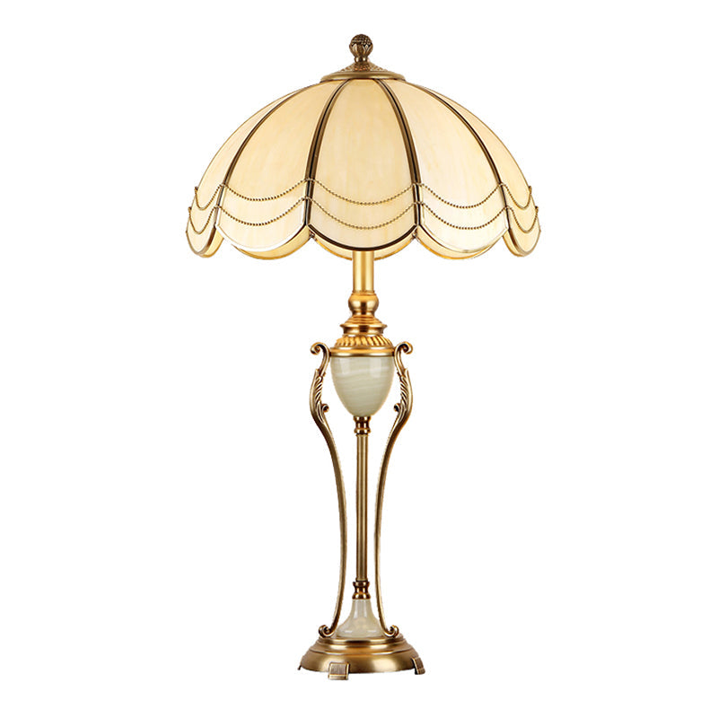 Traditionele Bronzen Tafellamp - Klassiek Ontwerp met Geschulpte Lampenkap