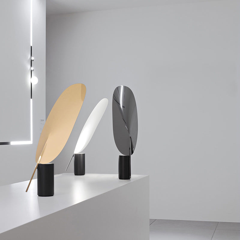 Leaf-shaped Table Lamp - Modern Metal 1-Light Bedroom Night Lamp