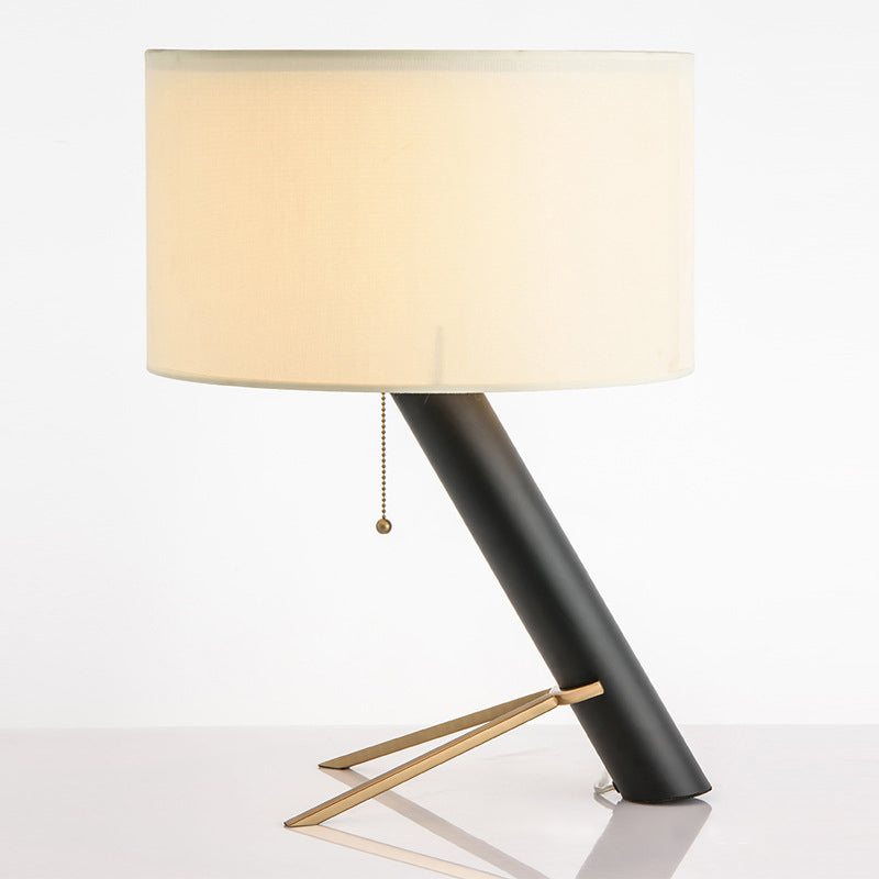 Lámpara de mesa minimalista con trípode - Lámpara metálica negra con pantalla redonda de tela