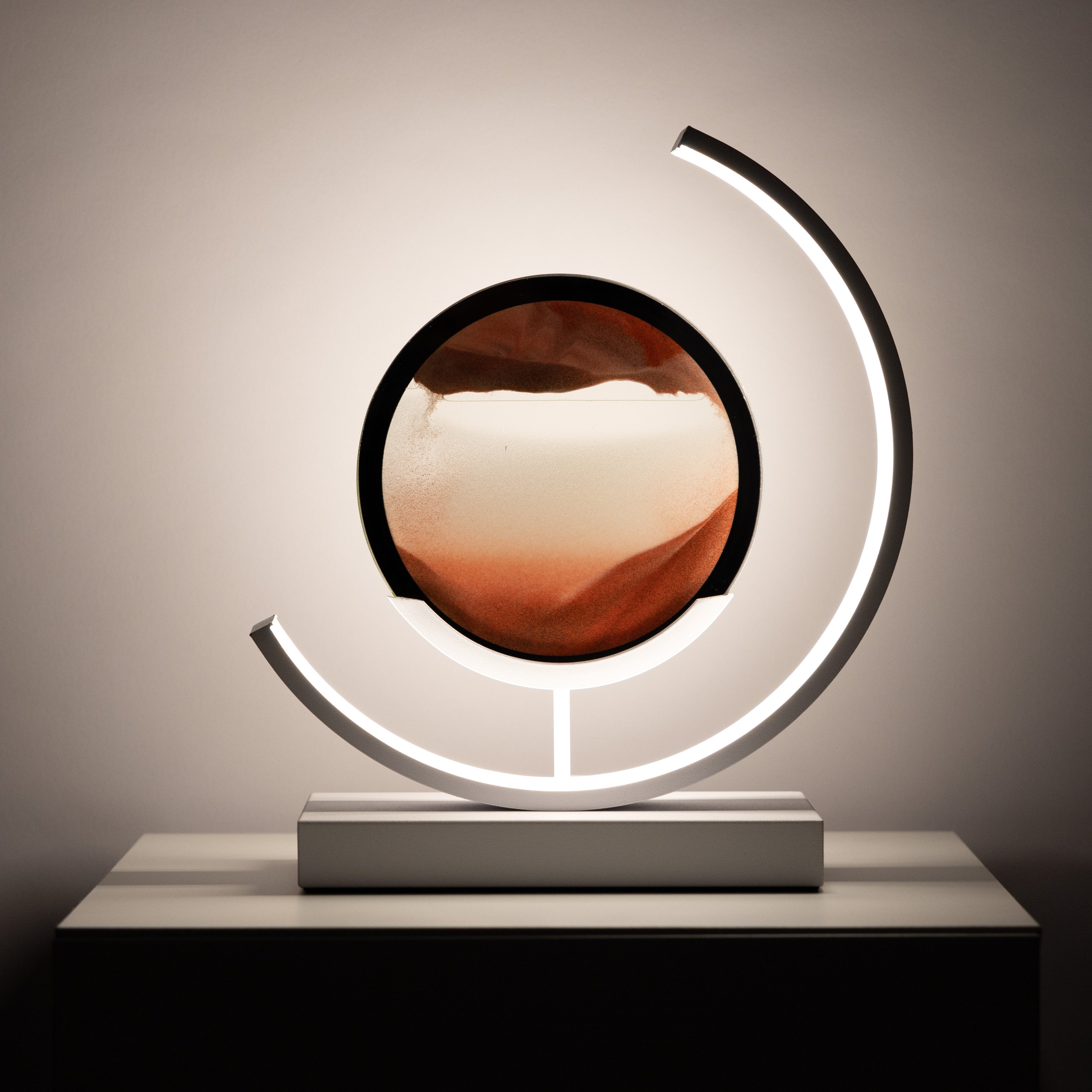 Candeeiro de Mesa Intemporal - Iluminação Minimalista