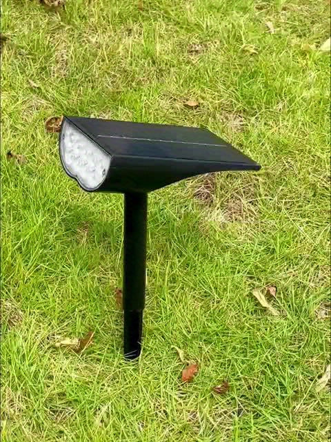 SolarSpot - Iluminação Solar para Relvado com 9 Lâmpadas LED para Jardim e Paisagem