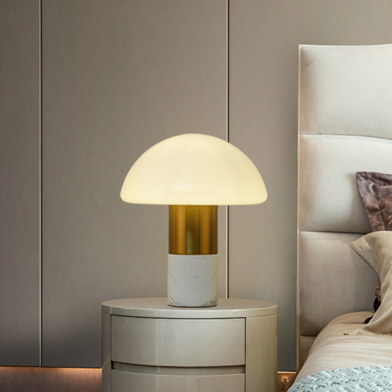 DomeGlow - Lampada da tavolo moderna con paralume in vetro opalino