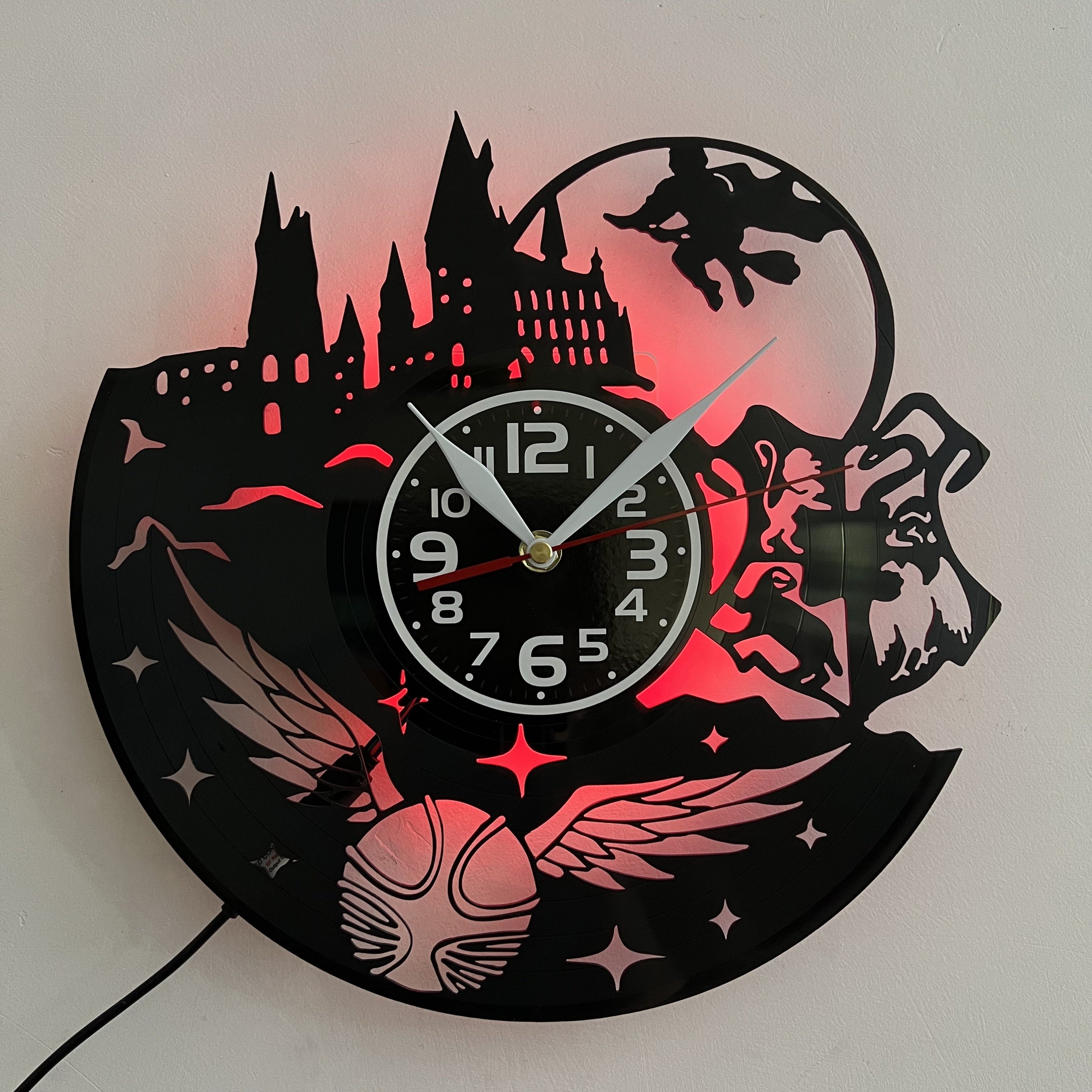 Relógio de Parede Silencioso em Vinil com Luz LED - Perfeito para Sala de Estar, Quarto, Cozinha e Escritório | Presente Ideal para Aniversário, Dia da Mãe e Halloween