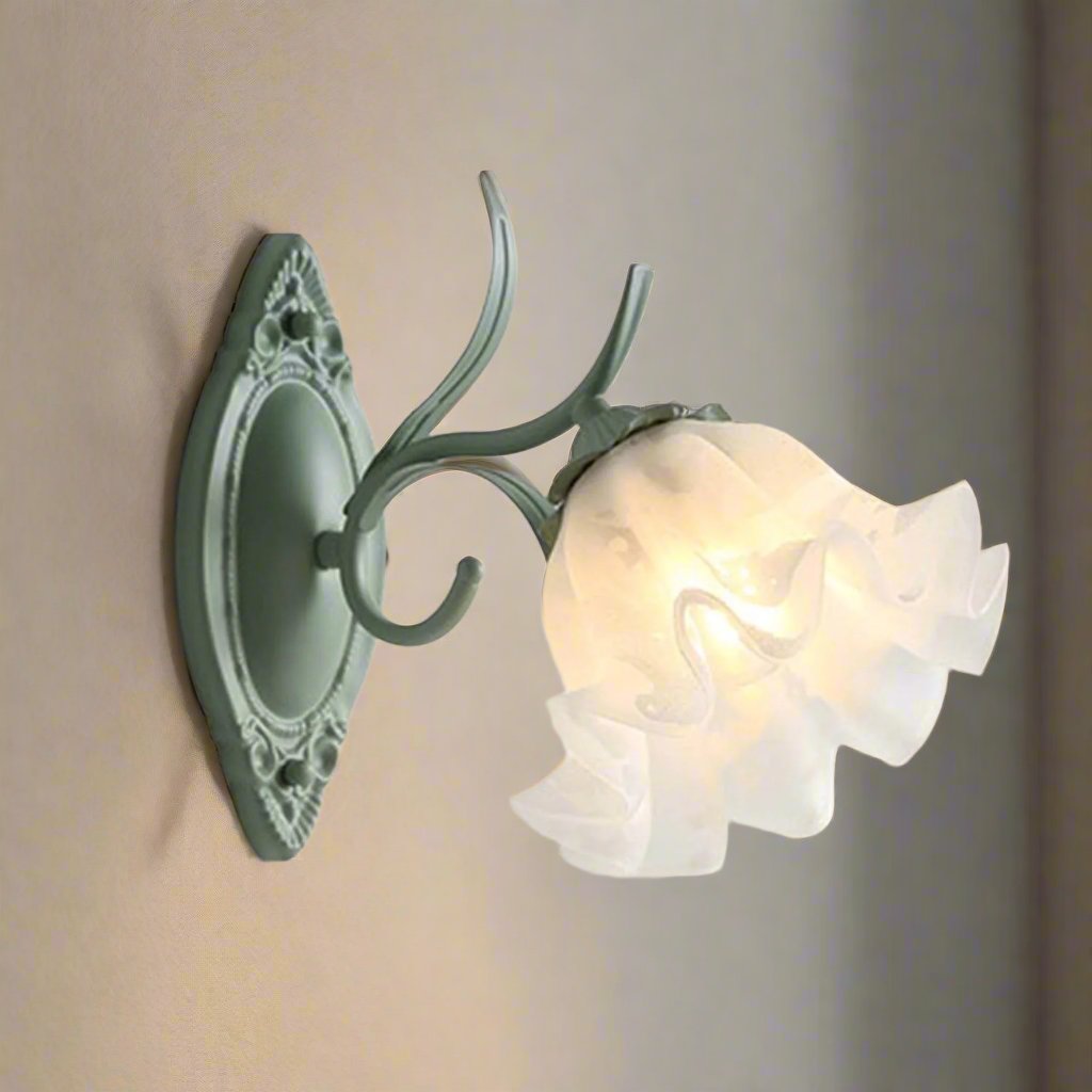 LilyGlow – Candeeiro de Parede com Design Floral