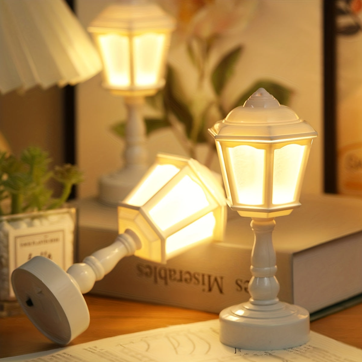 RetroGlow - Mini LED Tafellamp in Straatlantaarnstijl