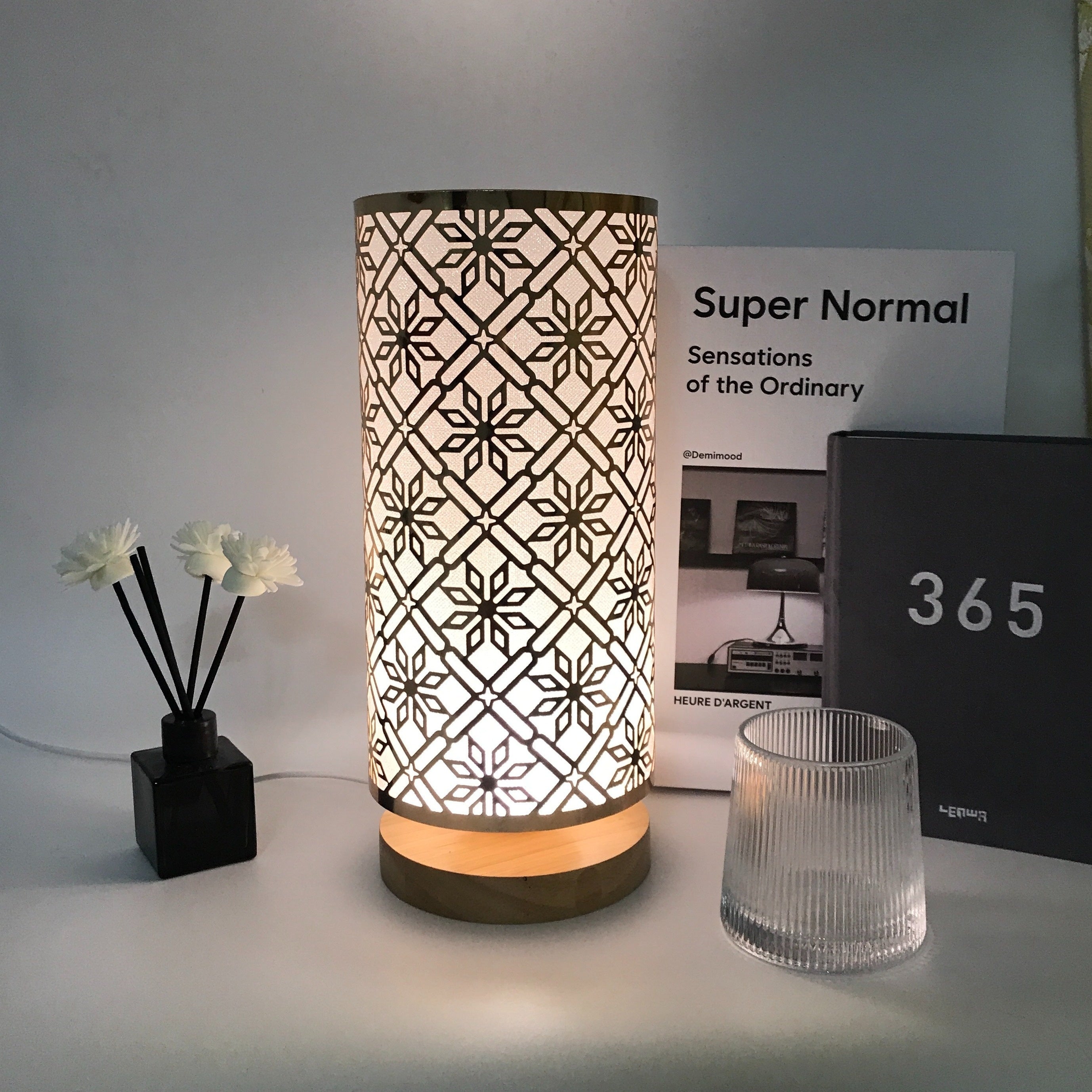 LumiPattern - Modern USB-Powered Table Lamp, Adjustable Brightness, Metal Frame and Plasticized Shade