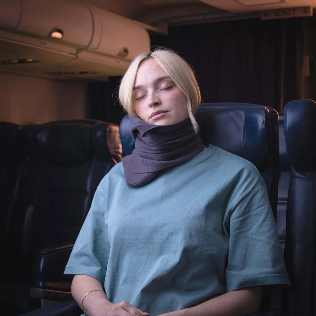 Almohada de viaje estilo envolvente para soporte en posición sentada