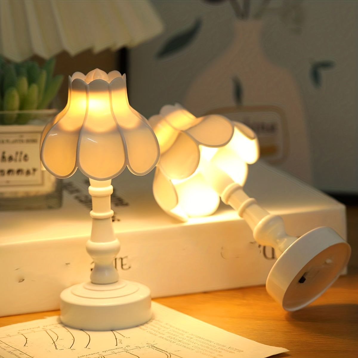 StarBloom - Flower-shaped Mini Desk Lamp for Night Decoration