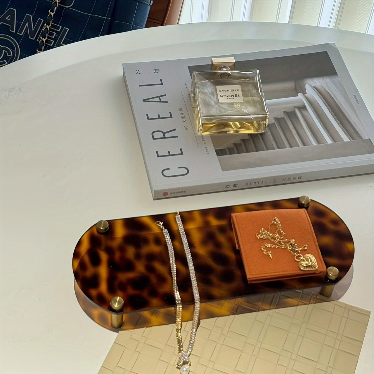 FrenchBox - Gaveta Francesa Elegante com Design Abstrato