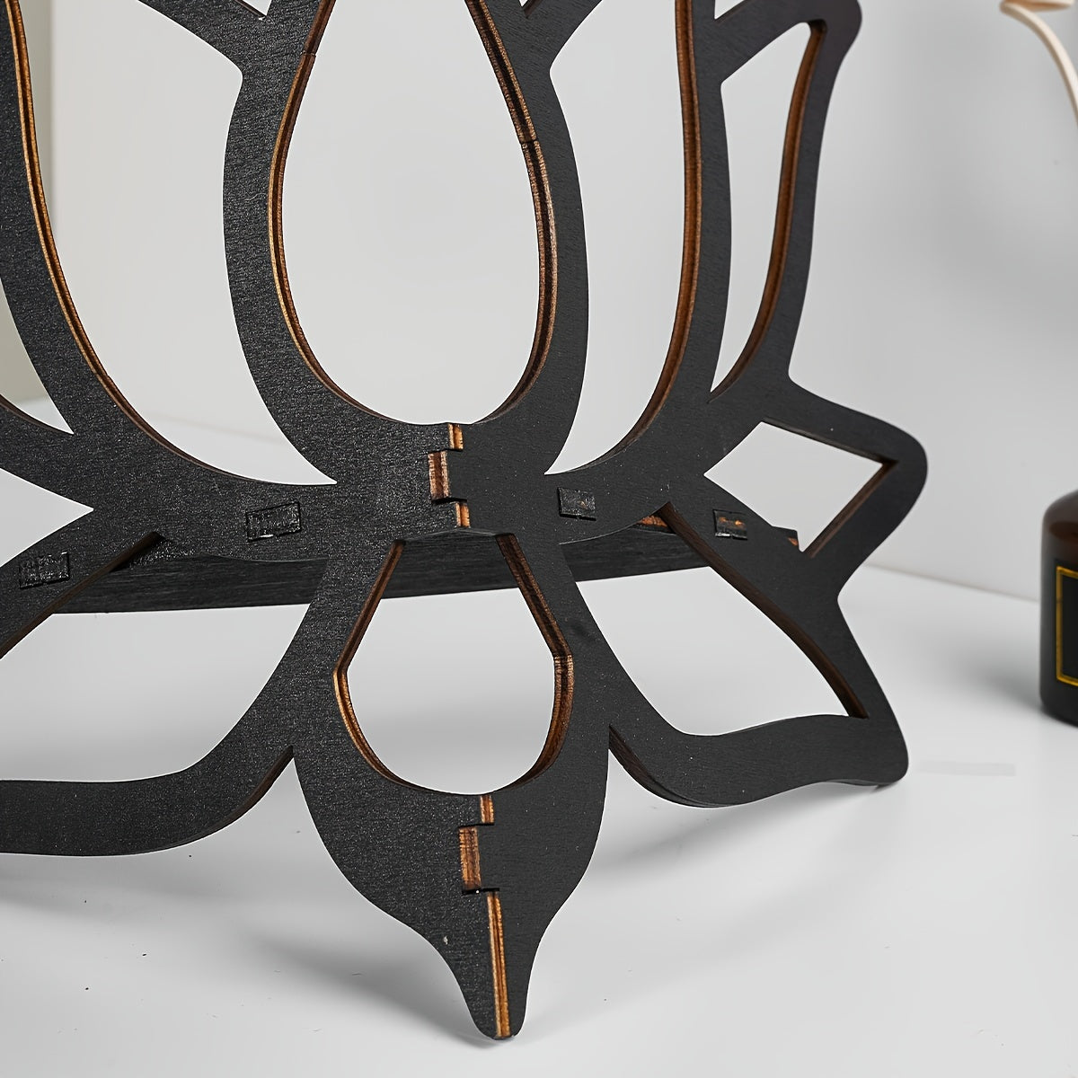 LotusWood - Floating Wooden Shelf in Lotus Shape