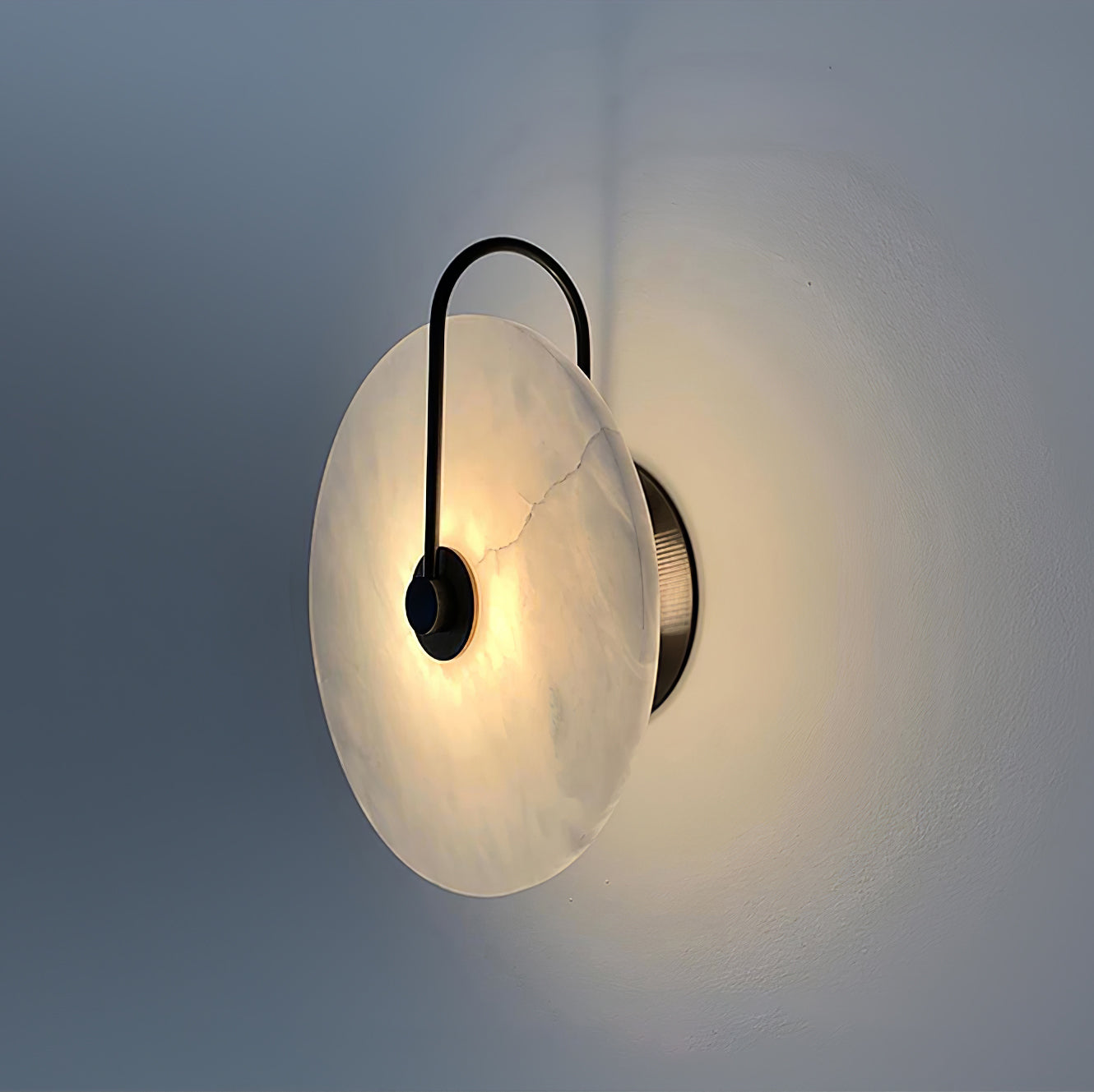 LuxeGlow - Modern LED Wall Lamp of Alabaster for Timeless Elegance