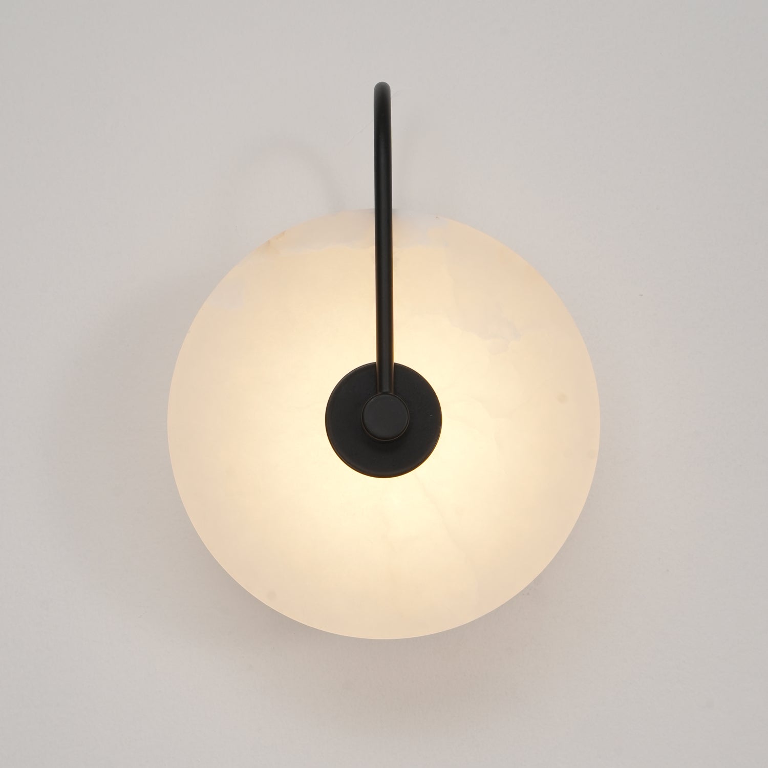LuxeGlow - Modern LED Wall Lamp of Alabaster for Timeless Elegance