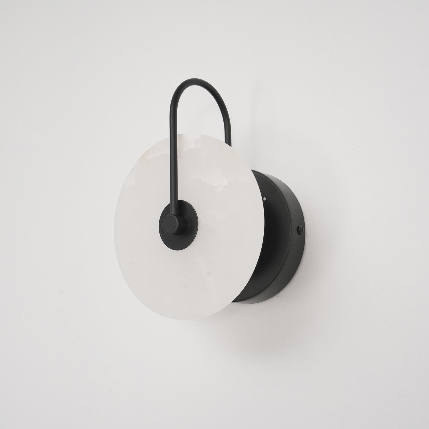 LuxeGlow - Modern LED Wall Lamp of Alabaster for Timeless Elegance