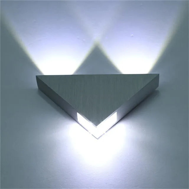 LumiTri - Lampada da parete triangolare