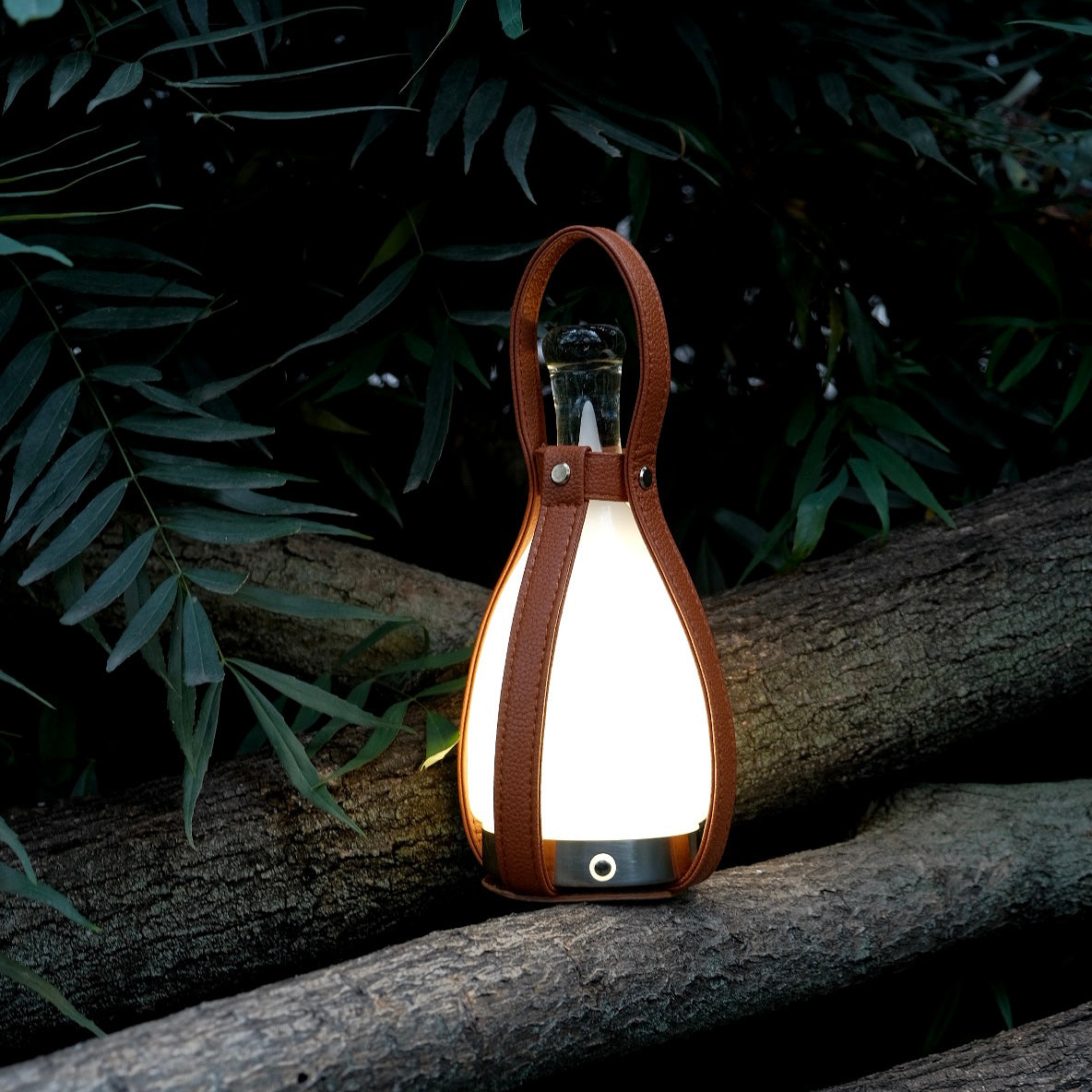Lampada da tavolo in vetro portatile Bell in pelle