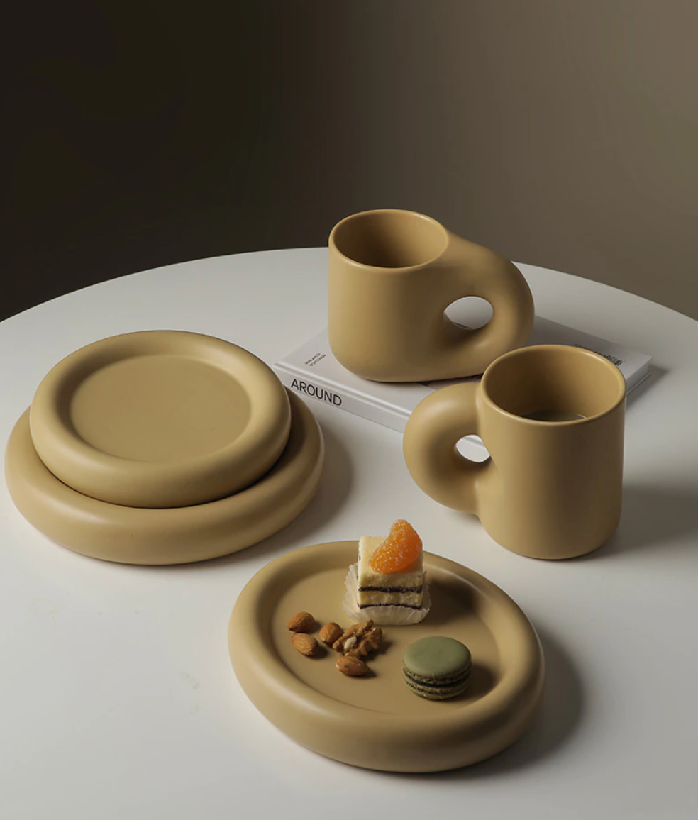 Caneca minimalista de porcelana