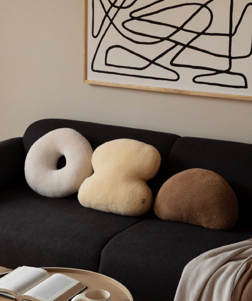 Il Cuscino Bobbie: Edizione Limitata con Stile Minimalista