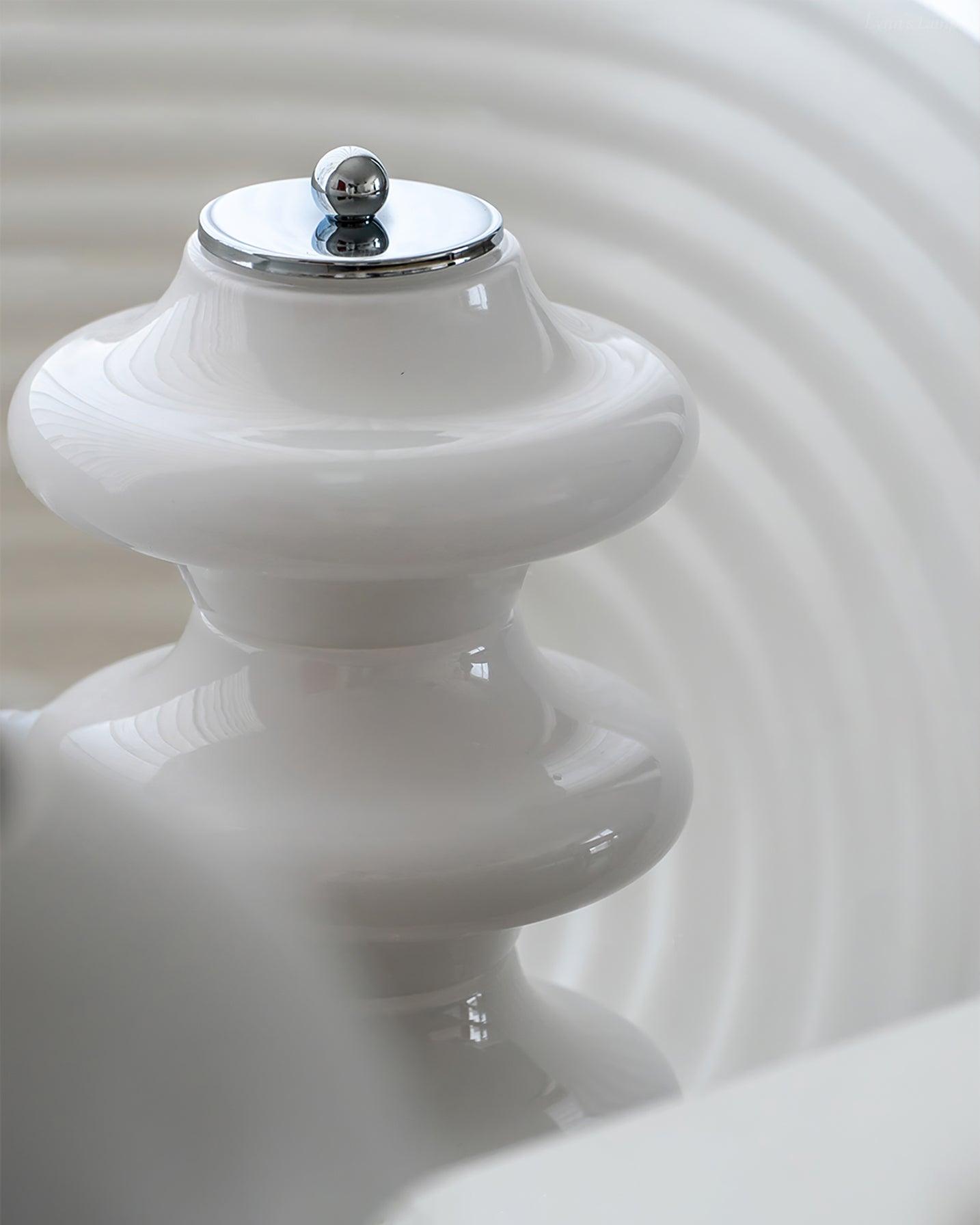 LumiGlas - Elegant Table Lamp with Glass Lampshade