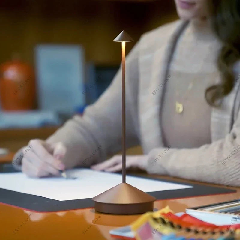 LumoArt Flair - Lámpara de mesa artística