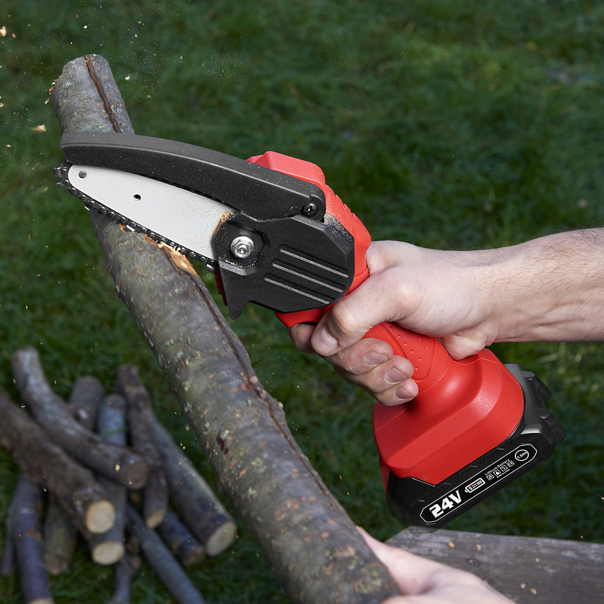 Cordless Electric Mini Chainsaw 24V Battery Powered 550W Motor 0