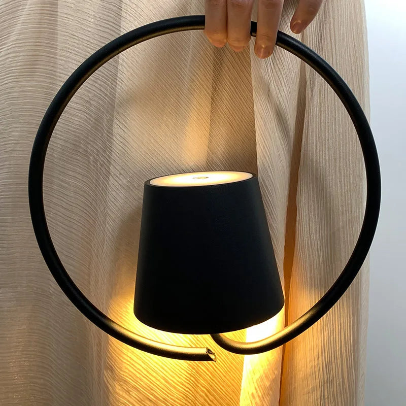 LumiGlow - Draagbare LED Hanglamp, Modern & Minimalistisch Ontwerp voor Binnen & Buiten