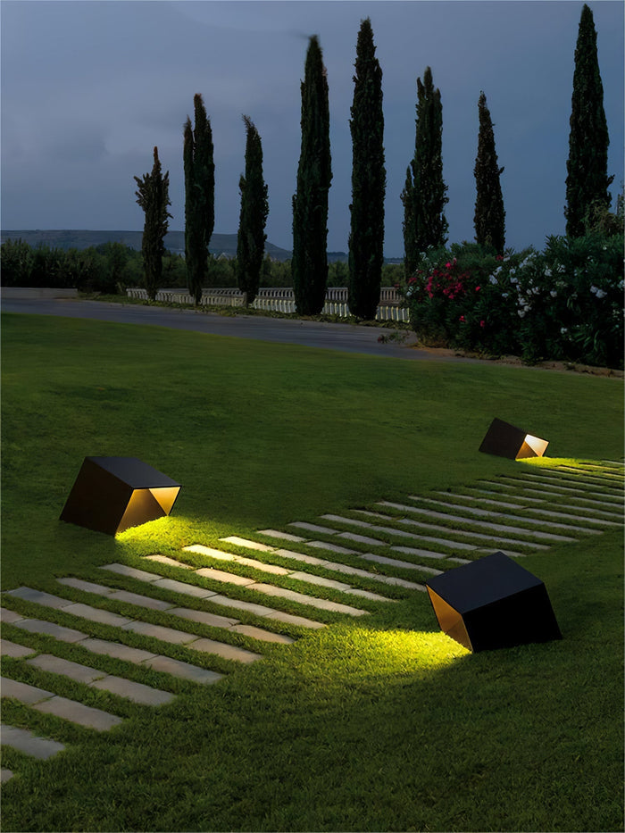 SolarCube - Illuminazione Solare Moderna per il Giardino – Lampada da Esterno a LED a Forma di Cubo con Luce Calda Bianca