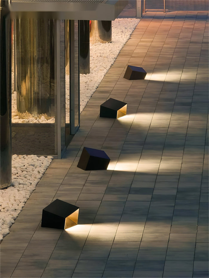 SolarCube - Illuminazione Solare Moderna per il Giardino – Lampada da Esterno a LED a Forma di Cubo con Luce Calda Bianca