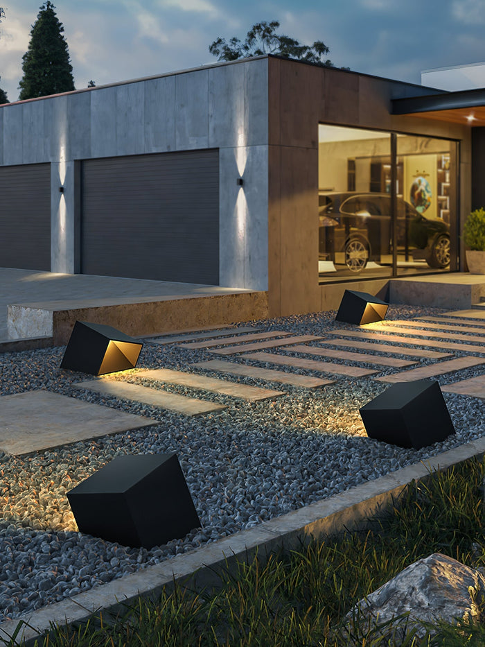 SolarCube - Illuminazione Solare Moderna per il Giardino – Lampada da Esterno a LED a Forma di Cubo con Luce Calda Bianca