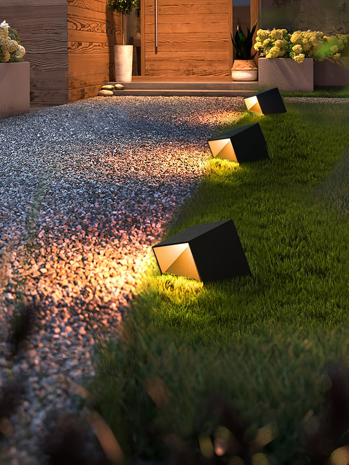 SolarCube - Illuminazione Solare Moderna per il Giardino – Lampada da Esterno a LED a Forma di Cubo con Luce Calda Bianca