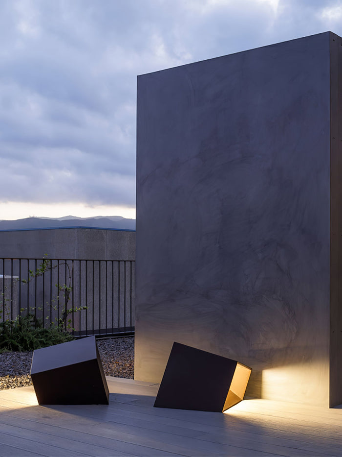 SolarCube - Illuminazione Solare Moderna per il Giardino – Lampada da Esterno a LED a Forma di Cubo con Luce Calda Bianca