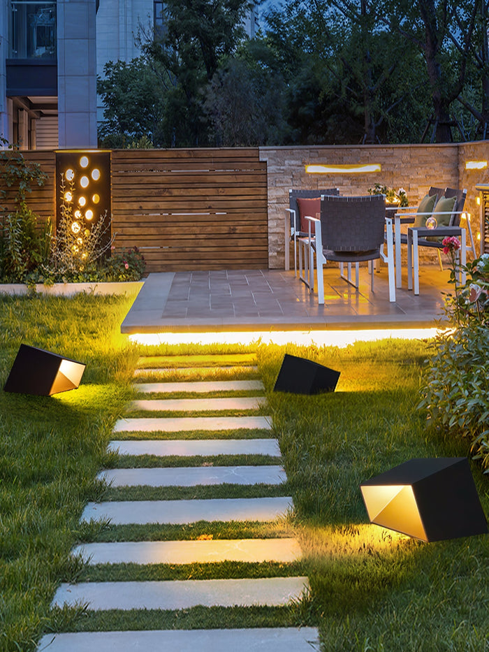 SolarCube - Illuminazione Solare Moderna per il Giardino – Lampada da Esterno a LED a Forma di Cubo con Luce Calda Bianca