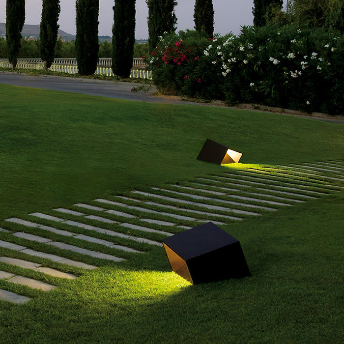 SolarCube - Illuminazione Solare Moderna per il Giardino – Lampada da Esterno a LED a Forma di Cubo con Luce Calda Bianca