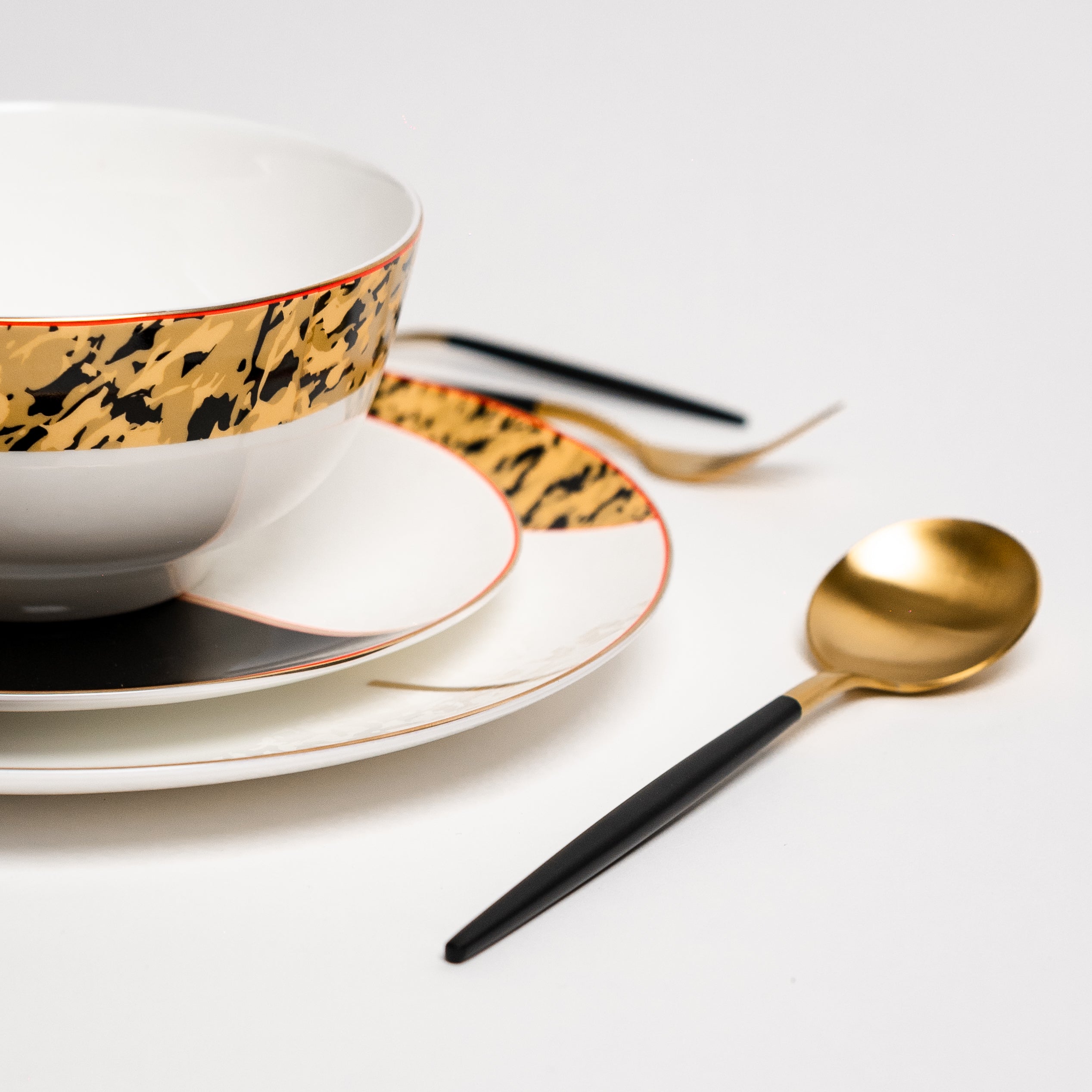Set di Piatti Tigress Oro e Nero