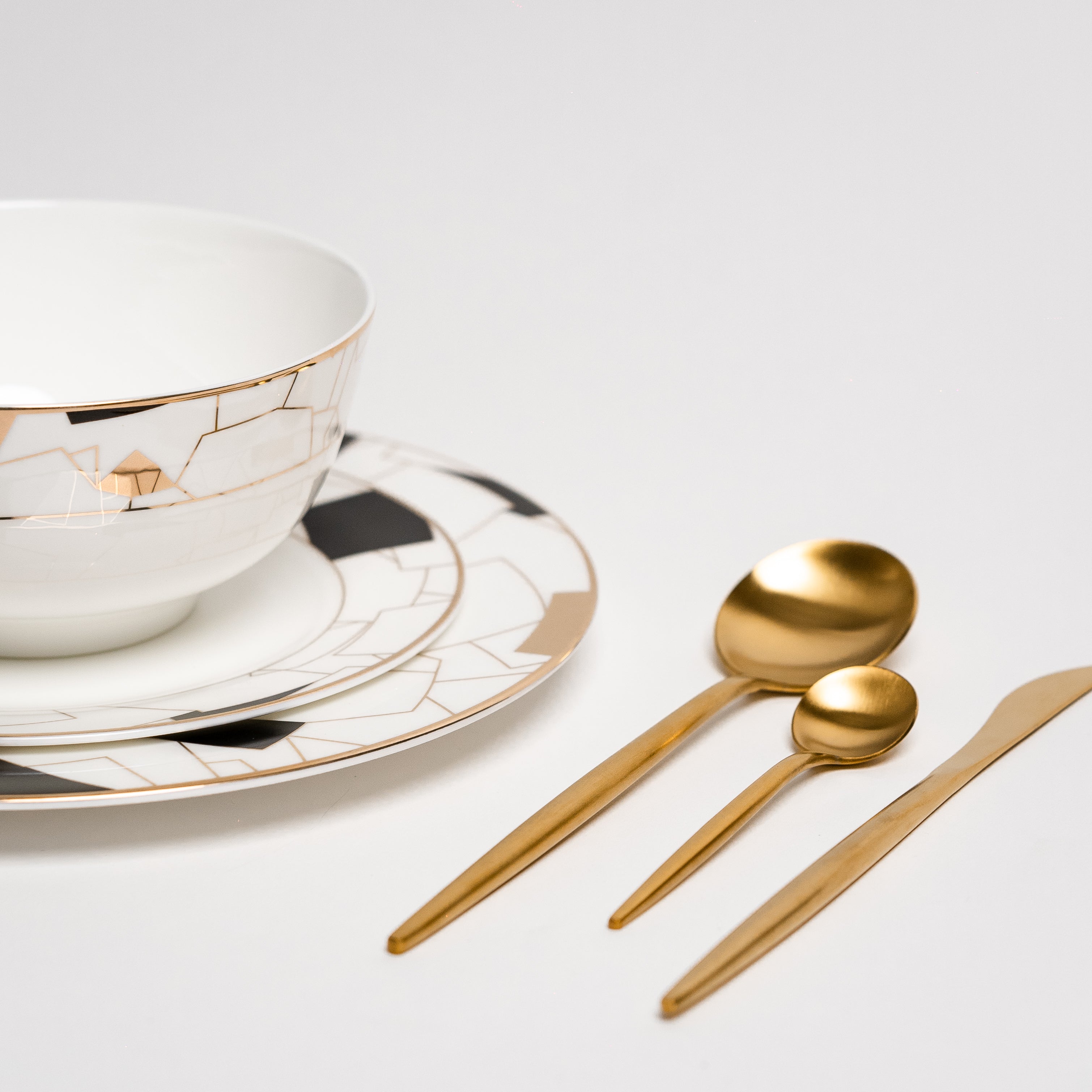 Aurora Black Plate Set
