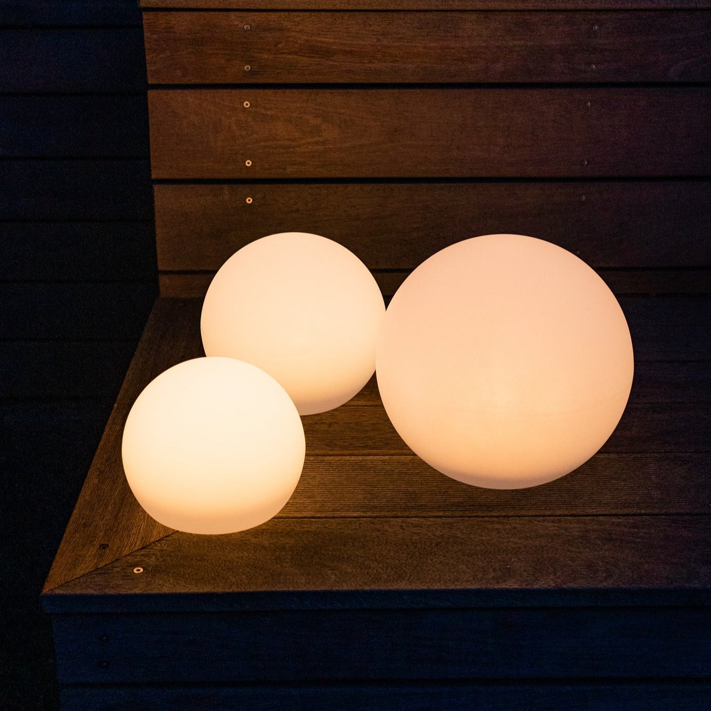 Luz de jardim em forma de bola