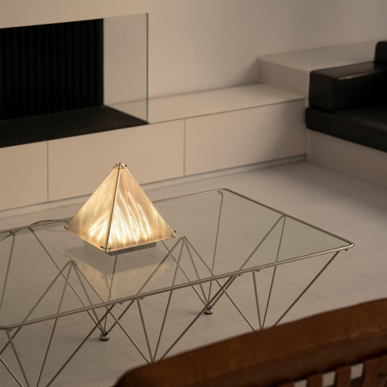 FragmentGlow - Lampada da tavolo moderna con design triangolare