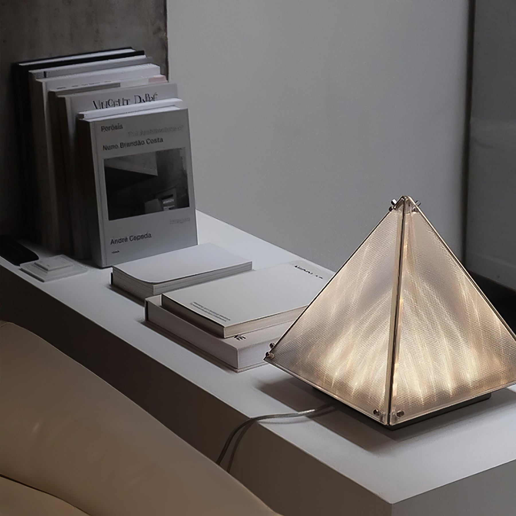 FragmentGlow - Modern Table Lamp with Triangular Design