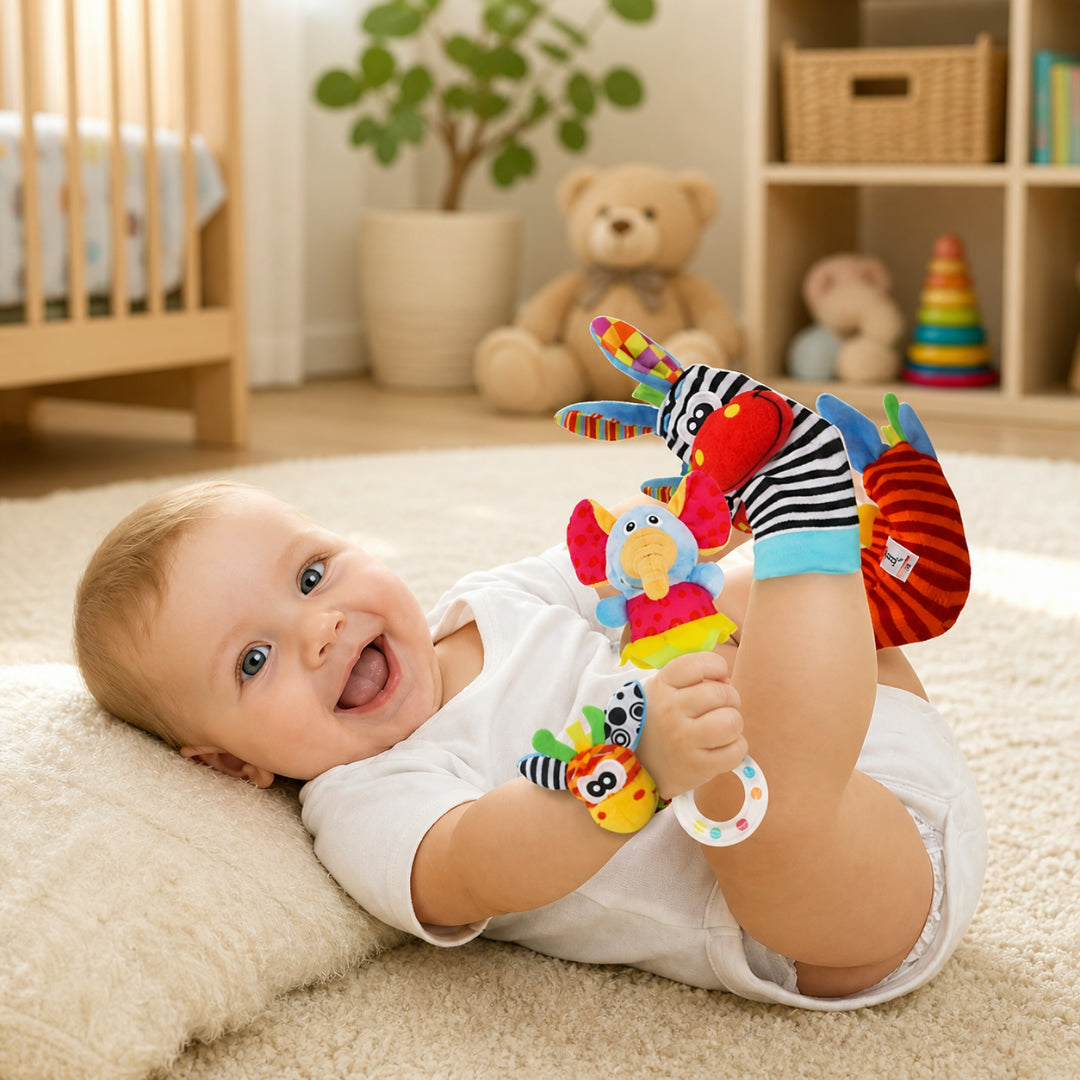 Giochi Sensoriali per Neonato: Calzini, Bracciali e Sonaglio