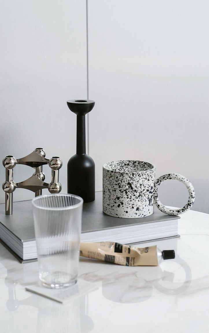 Copo minimalista de porcelana