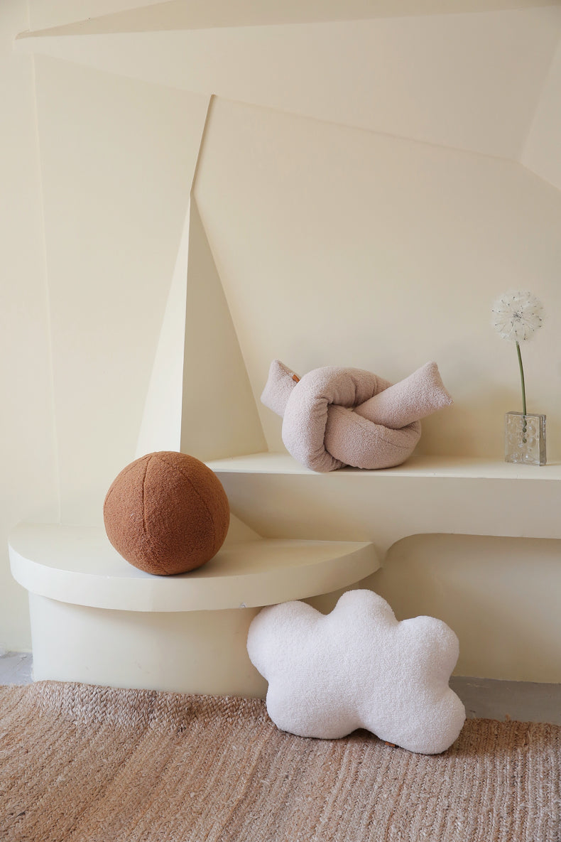 Il Cuscino Julia Marrone: Cuscino Minimalista Elegante